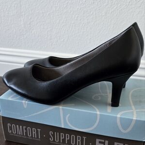 Life stride Kitten Heel sz 10